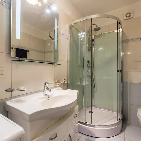 Apartment Dubravka Near The Sandy *